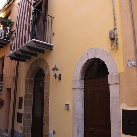 La Finestra Sotto La Rocca Appartement Cefalù Kamer foto