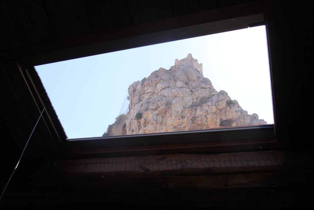 La Finestra Sotto La Rocca Appartement Cefalù Kamer foto